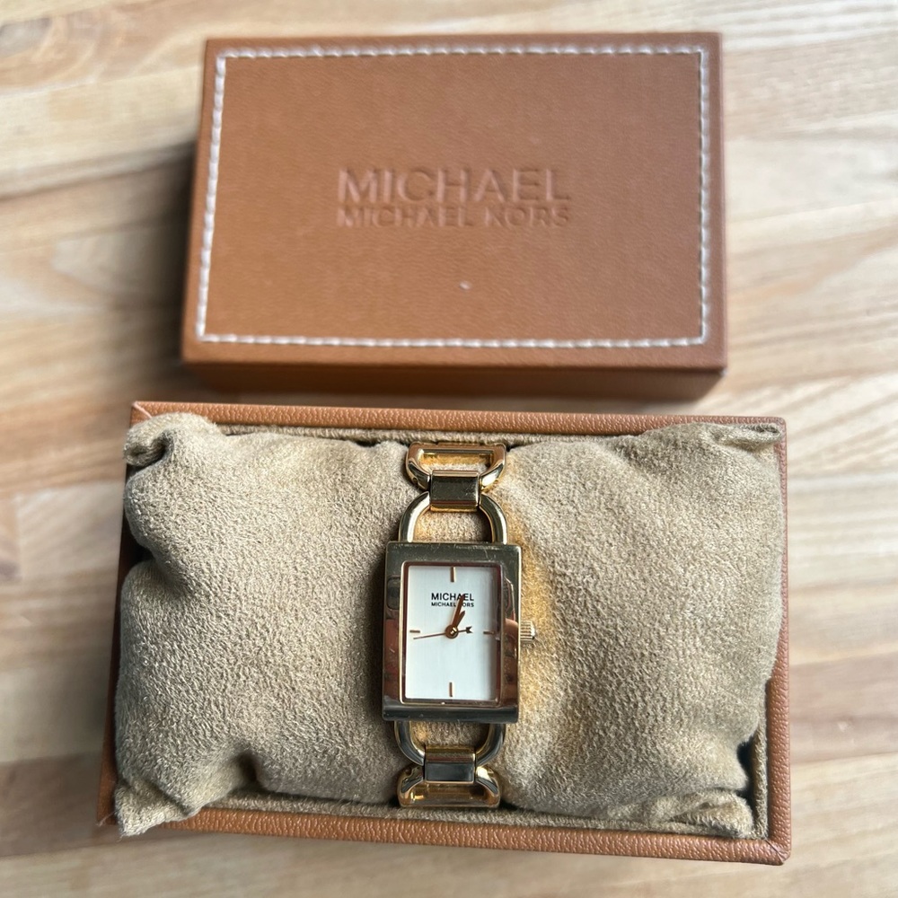 Michael Kors ladies rectangular gold tone bracelet dress watch NEW BATTERY
